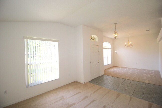 Building Photo - Spacious 4 Bed 2 Bath 2 Car Grg Home for R...
