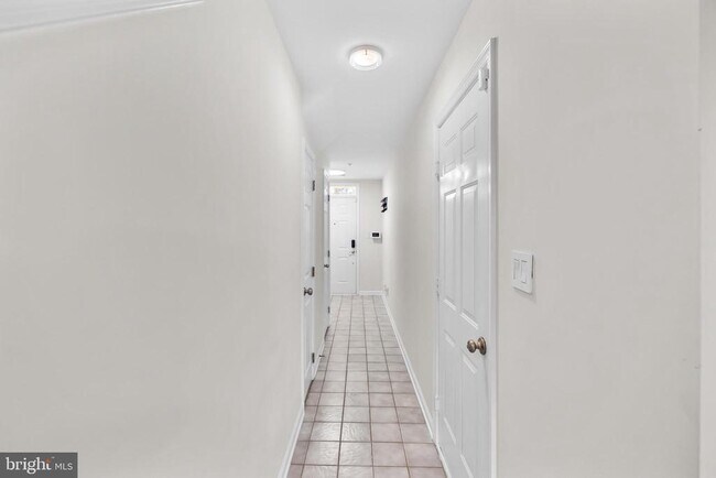 Foto del edificio - 381 Livermore Ln