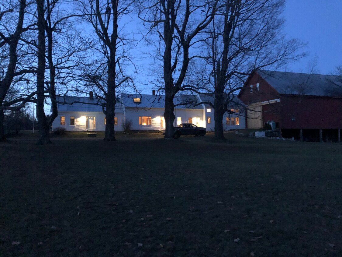 Primary Photo - 943 Foxes Ridge Rd
