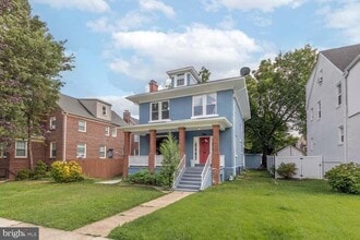 Building Photo - 706 Van Buren St NW