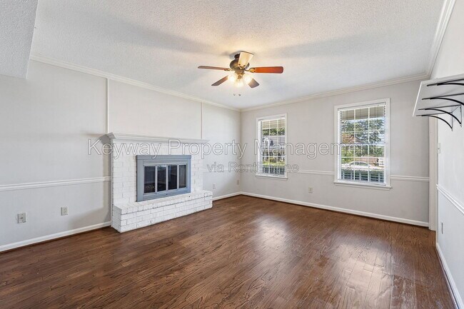 Foto del edificio - 4140 Clinton Way E