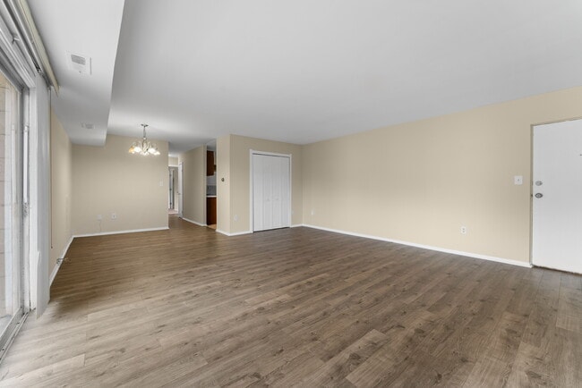 Foto del edificio - 5500 Karen Elaine Dr