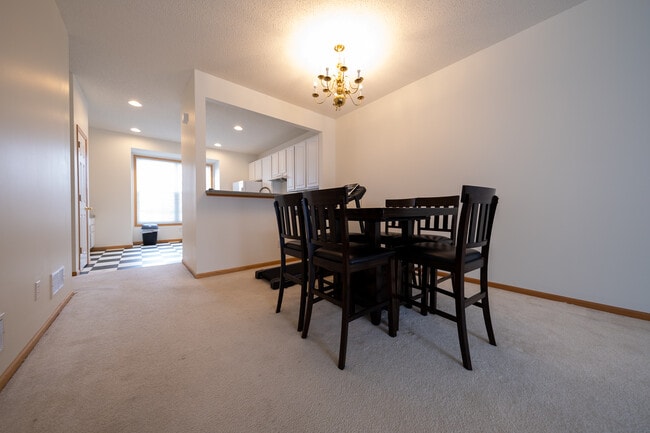 Building Photo - 605 Village Pkwy