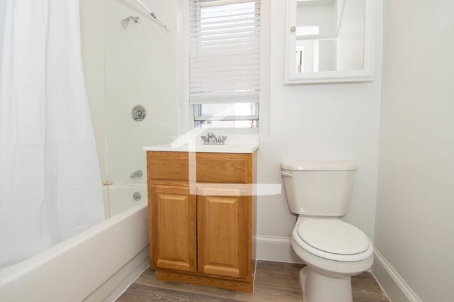 Foto del edificio - Great 4 Bedroom available Now!