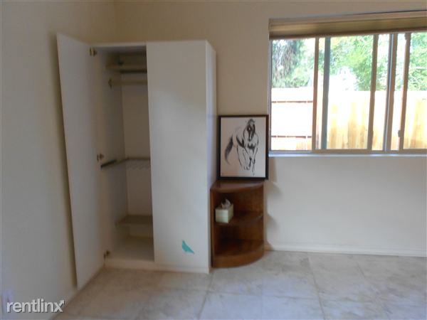 Building Photo - 880 Santa Rita Ave