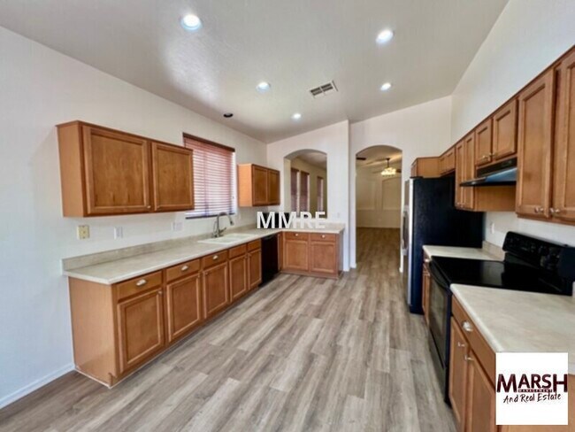 Building Photo - Very nice home in Mesa with 3 bedrooms plu...