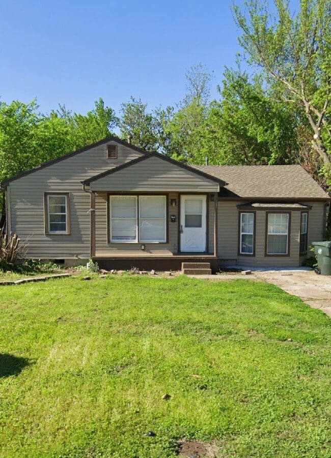 Building Photo - 316 E Jarman Dr