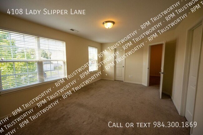 Foto del edificio - 4108 Lady Slipper Ln