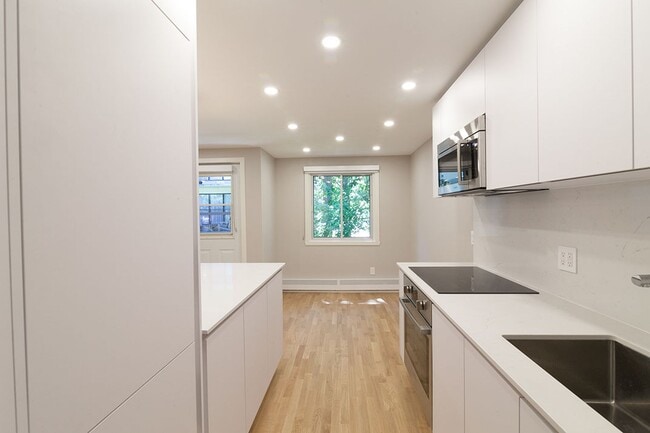 Building Photo - Les Appartements St Lambert