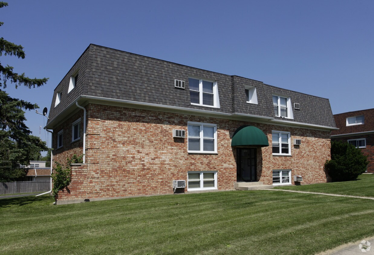 1425 Willow St, Sycamore, IL 60178 Apartments in Sycamore, IL