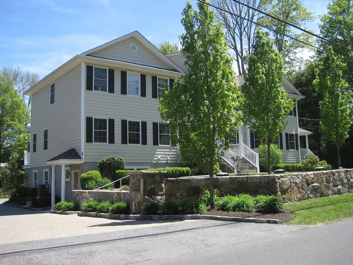 Front of building - 24 North St