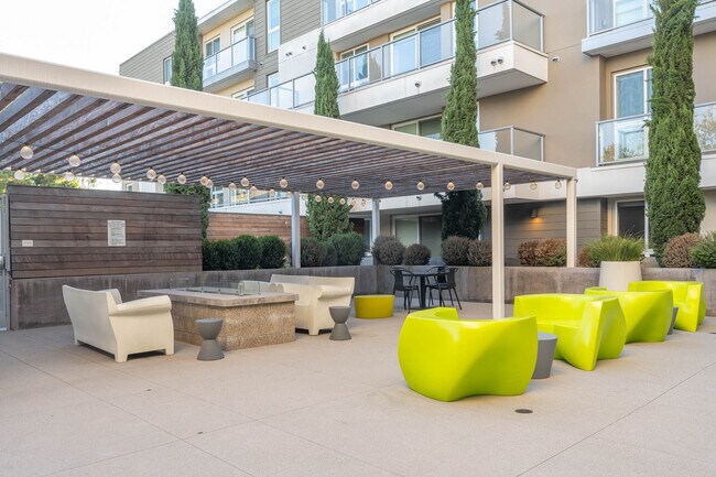 Foto del edificio - 8820 Belford Ave