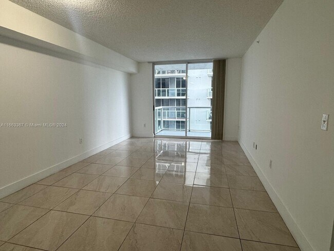 Foto del edificio - 5091 NW 7th St
