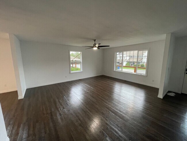 Foto del edificio - Charming, Modern One Story Home! Pet Frien...