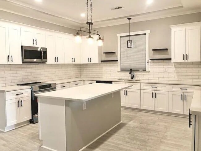 Building Photo - 3394 Spottswood Ave