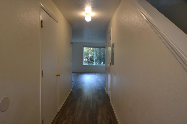 Building Photo - 3675 Lancaster Dr NE