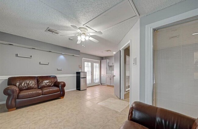 Foto del edificio - 13102 Richmond Ave.