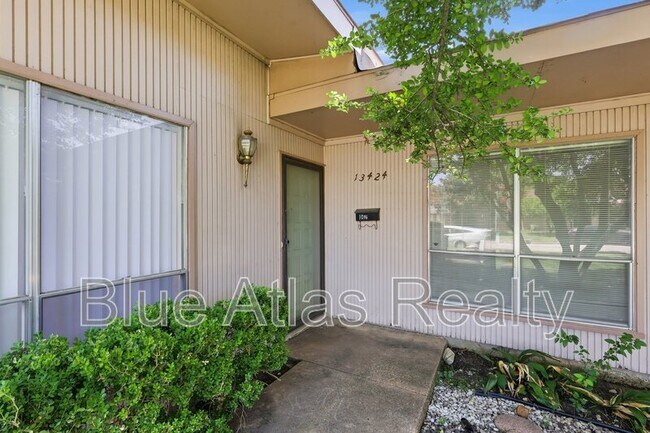 Foto del edificio - 13424 Blossomheath Ln