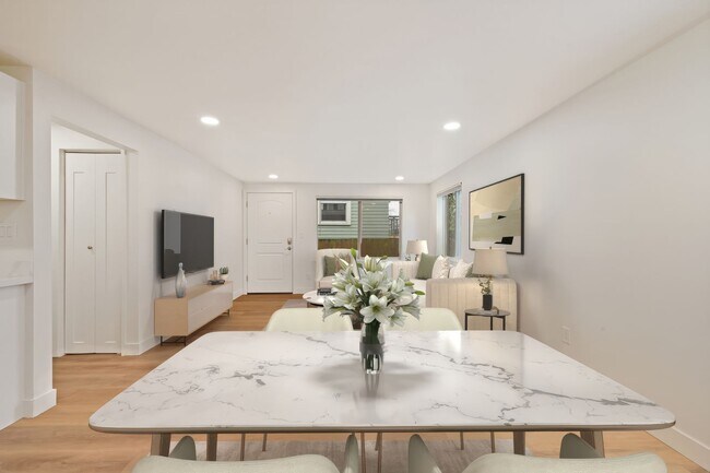 Foto del edificio - Greenlake Remodel - 1 Bed / 1 Bath, In Unit Washer / Dryer