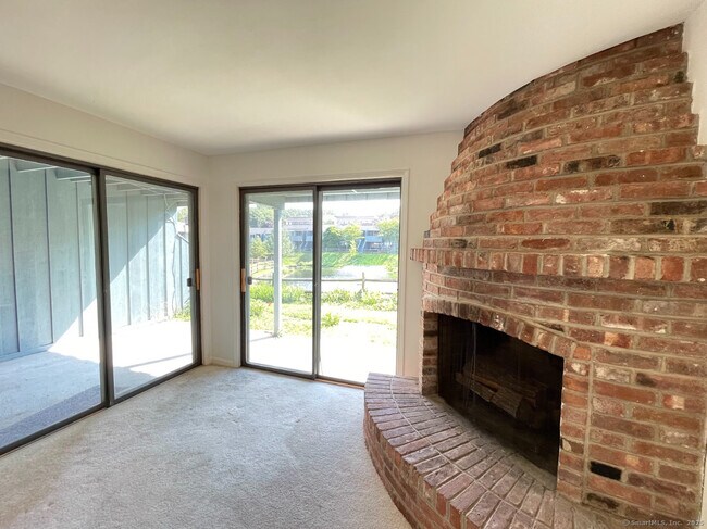 Building Photo - 1187 Stratfield Rd