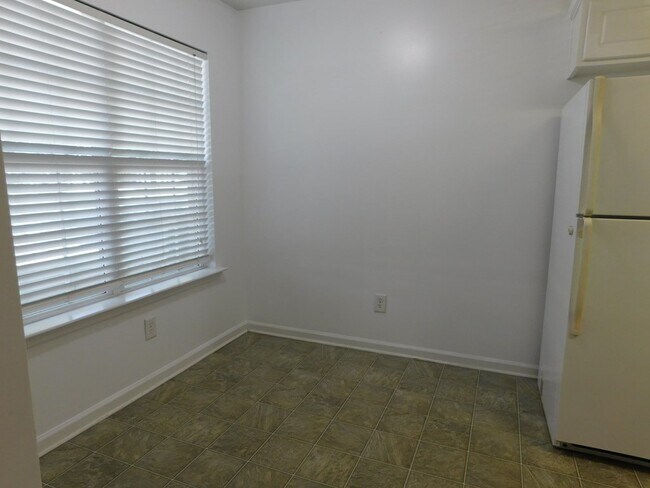 Building Photo - 137 Photinia Dr