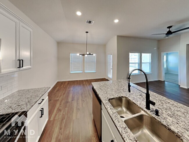 Building Photo - 420 Fig Tree St