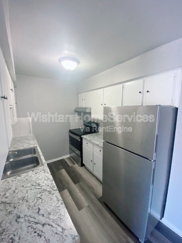 Foto principal - 219 Charleston Blvd