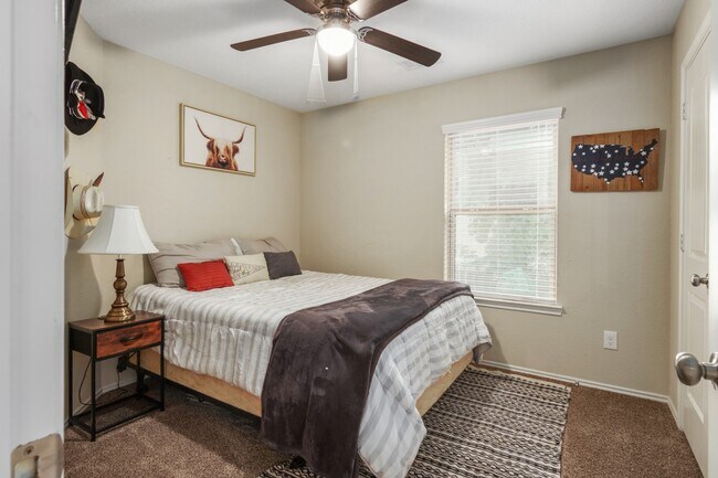 Building Photo - 1766 Parkside Shrs Ln