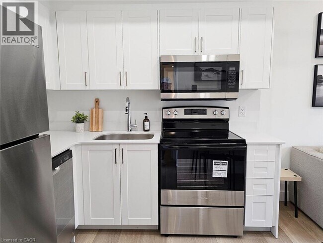 Photo du bâtiment - 268 Oakdale Ave