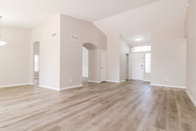 Building Photo - 5537 N 76th Dr