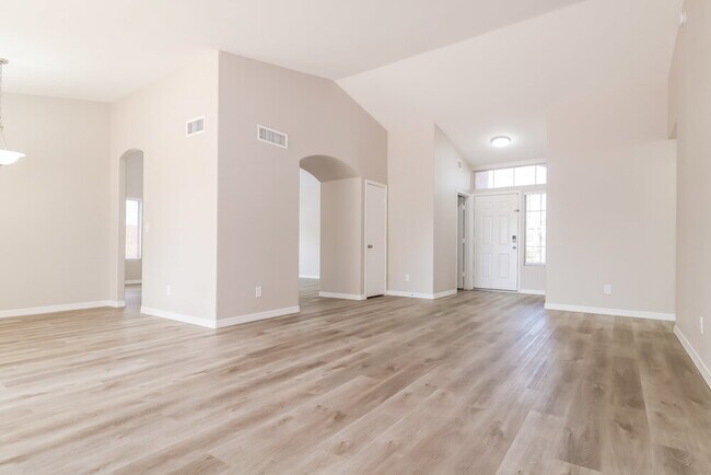 Foto del edificio - 5537 N 76th Dr