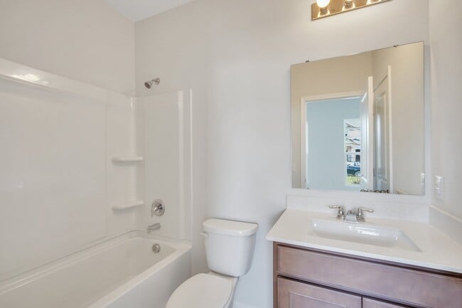 Foto del edificio - 82 Hillcrest Wy