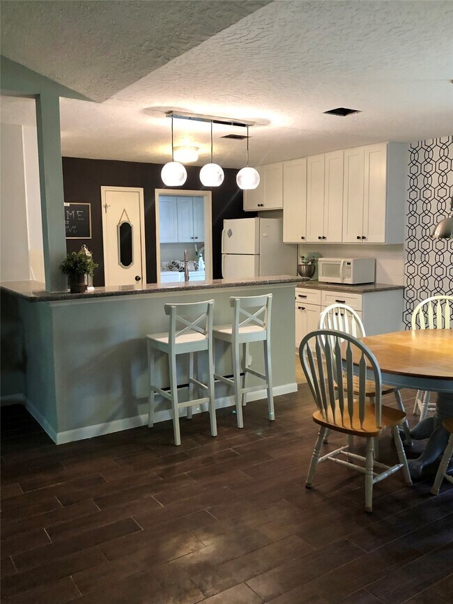 Foto del edificio - 802 Cascade Creek Dr