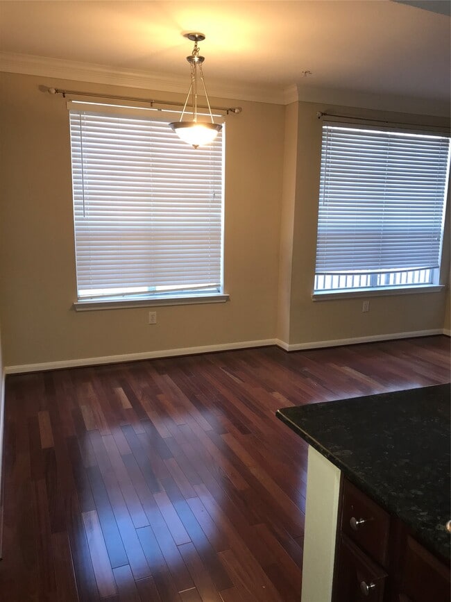 Building Photo - 7575 Kirby Dr