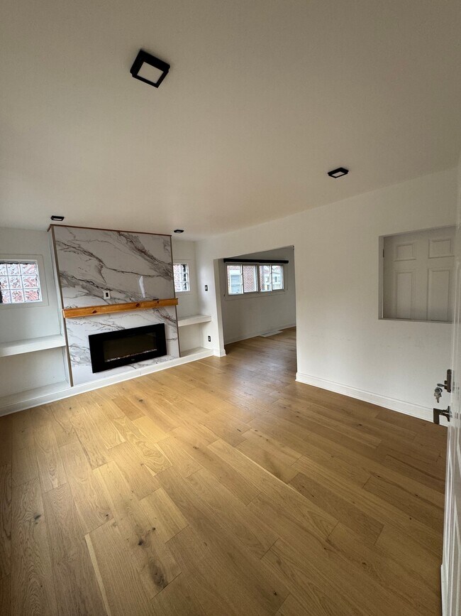 Foto del edificio - 15318 Murray Hill St