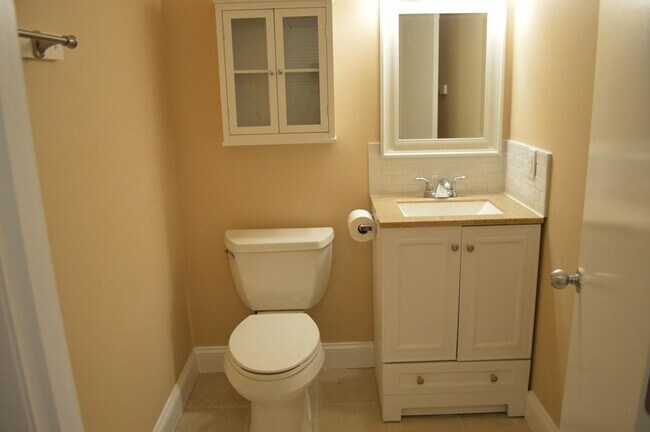 Foto del edificio - GREAT 3Br/1.5Bth perfect for BC roommates! Walk to BC, Reservoir, Right on Green Line