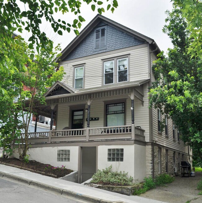 Building Photo - 211 Williams St