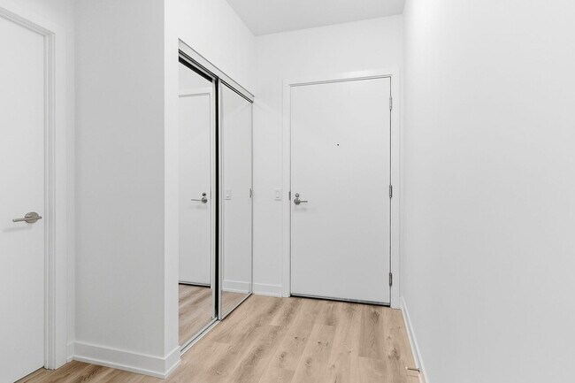 Photo du bâtiment - 110-4110 Broadway Ave