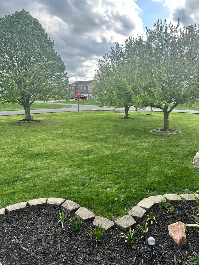 Building Photo - 2615 Lincolnshire Dr