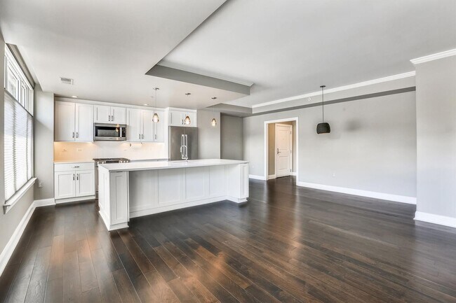 Foto del edificio - Gorgeous 2/2 with luxurious Lobby Level Condo in Hampden Row
