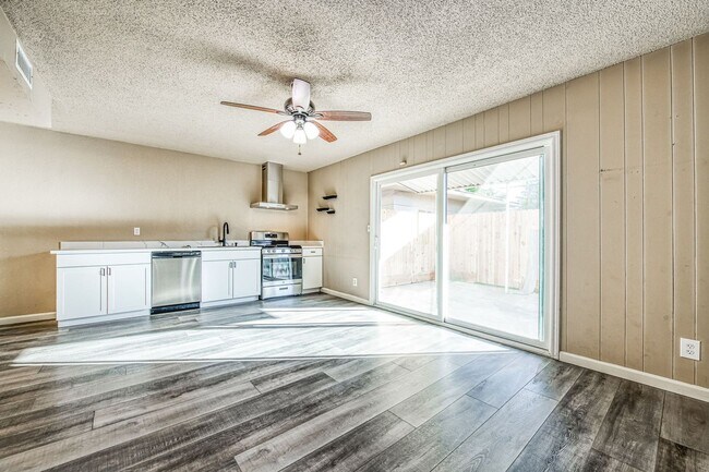 Foto del edificio - 5780 N 8th St