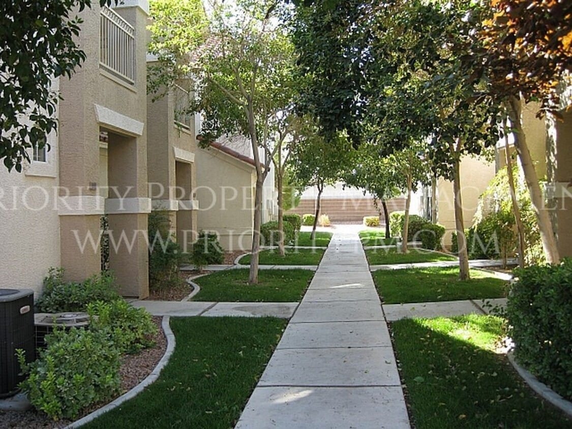 Primary Photo - Beautiful 2 bedroom Morgyn Ridge Condo w/g...