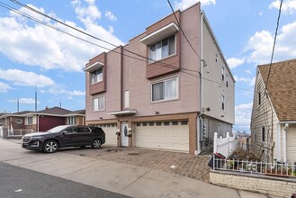 Building Photo - 2207-2209 Grand Ave