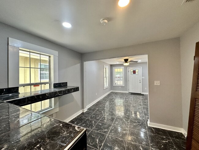 Photo - 3021 Creekwood Ln House