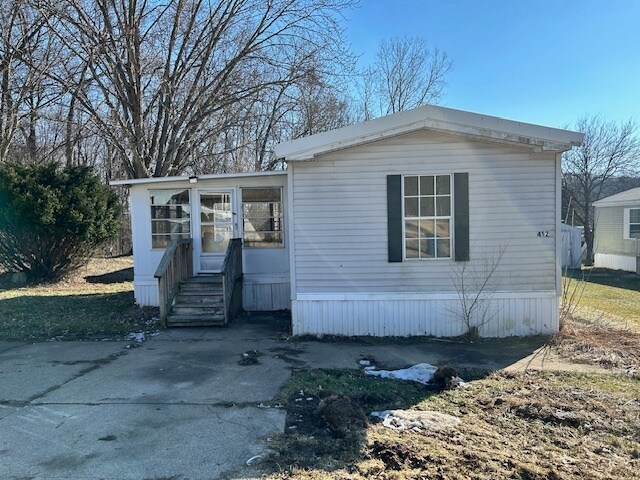 Building Photo - 2 bed/1 bath handyman!!