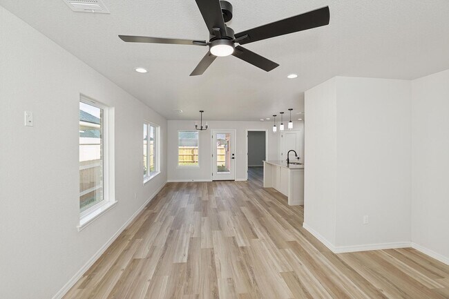Building Photo - 9004 Oakleaf Ct