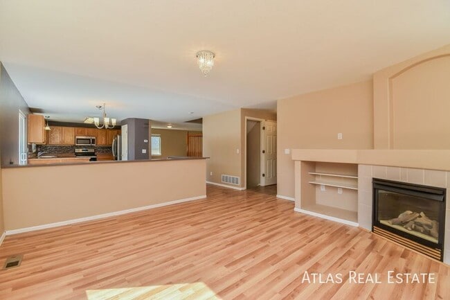 Building Photo - 5950 Dolores St