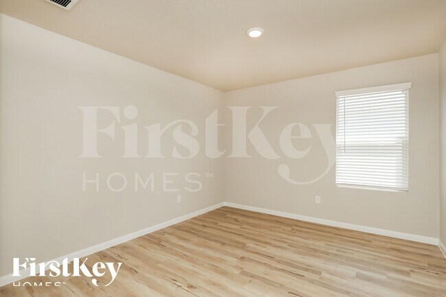 Building Photo - 9984 Sarrebourg St