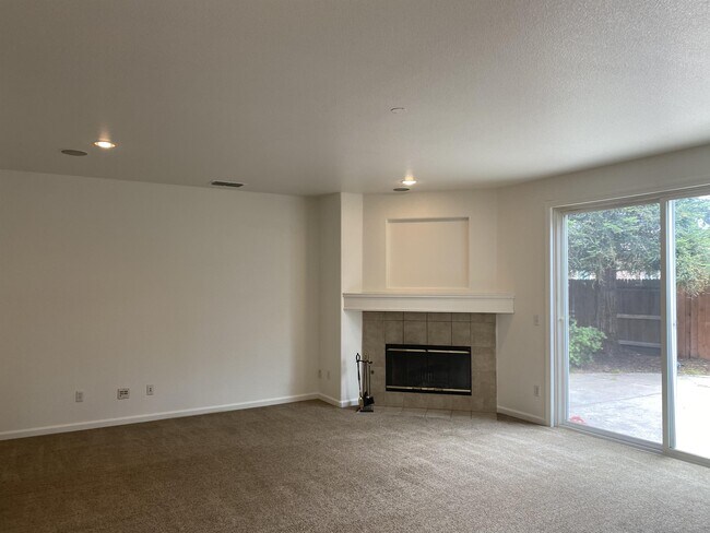 Building Photo - 1629 Snyder Ave