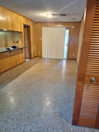 Building Photo - 858 Victory Dr